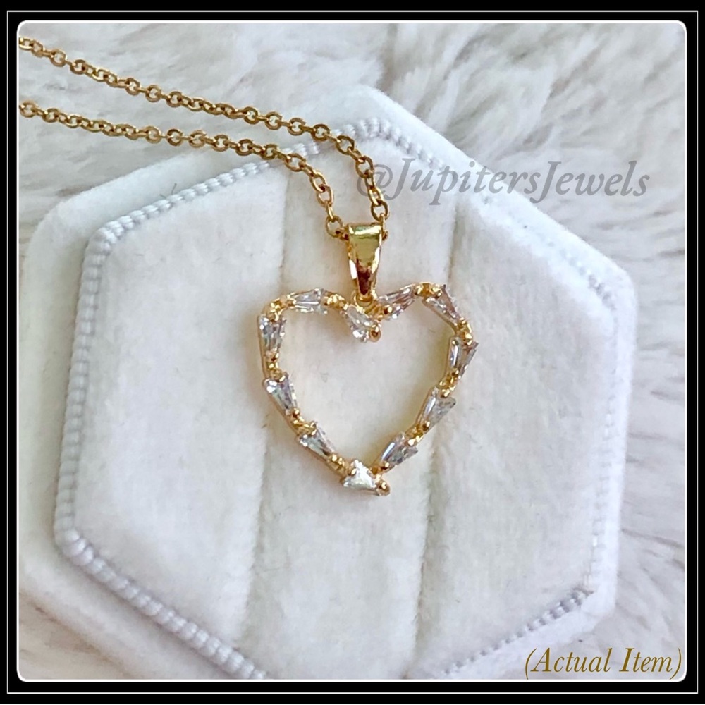 New gold baguette style simulated diamond heart necklace - Picture 3 of 5